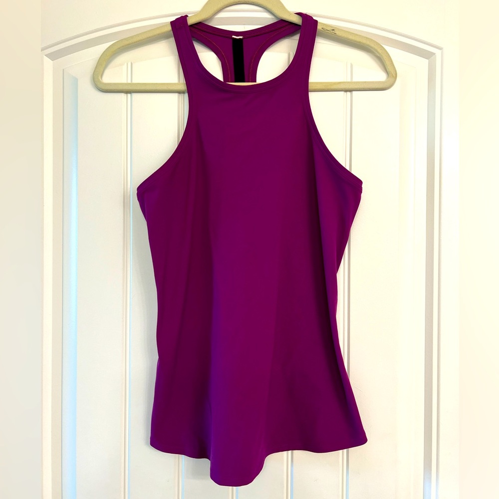 Lululemon tank. Great condition other than tag missing.